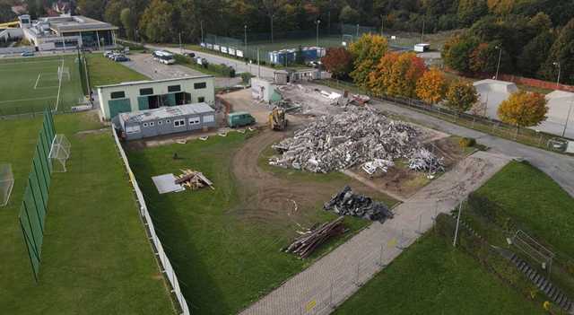 Ruszyły prace przy budowie budynku przy stadionie. Stary obiekt Orła przeszedł do historii
