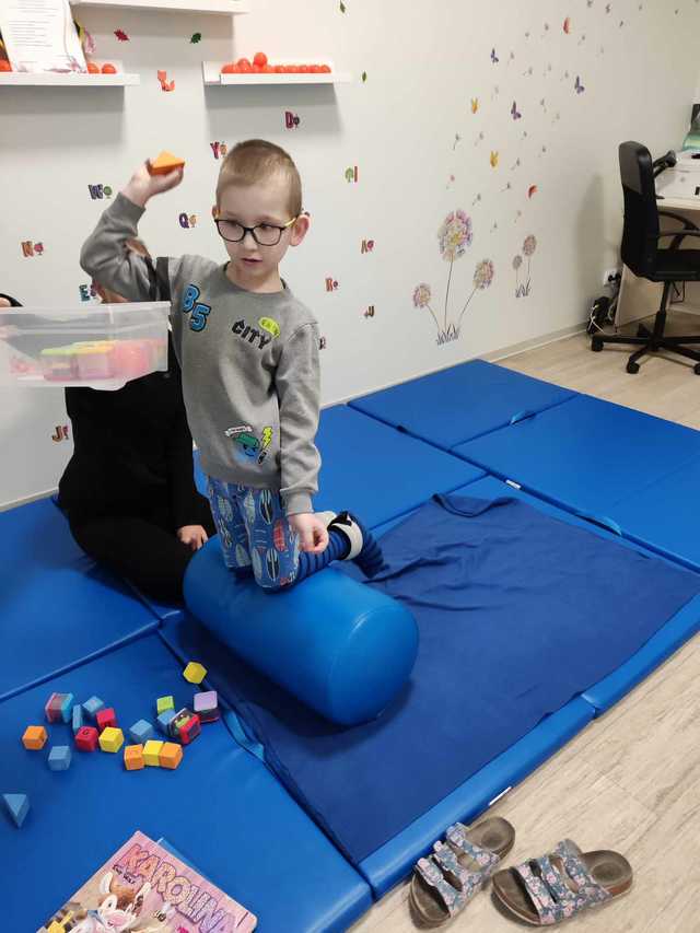 Cierpi na rzadkie choroby genetyczne, tylko intensywna rehabilitacja może mu pomóc. 8-letni ząbkowiczanin prosi o pomoc