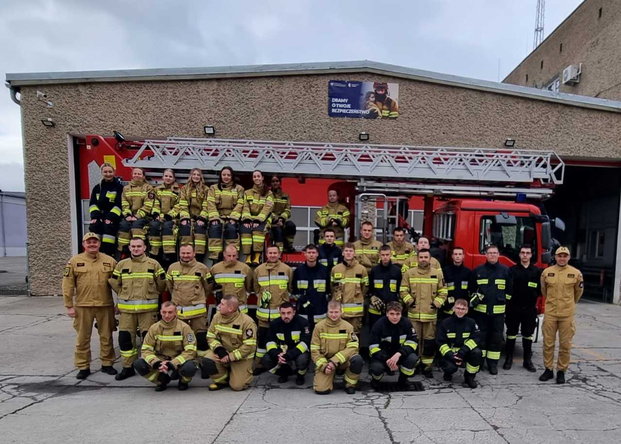 Powiat wzbogacił się o 29 nowych strażaków, w tym 7 strażaczek!