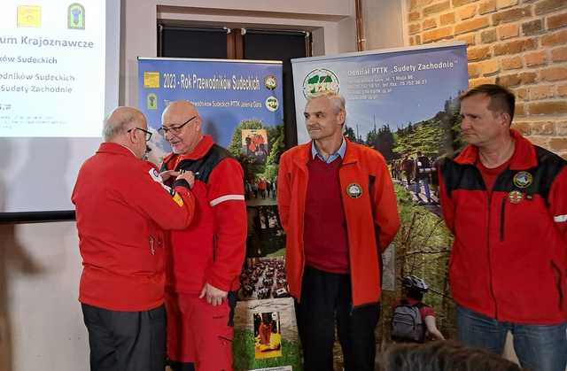 Ząbkowiccy przewodnicy odznaczeni