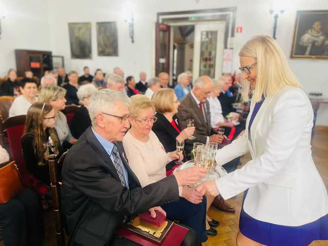 Czternaście par obchodziło złote i diamentowe gody w Ziębicach