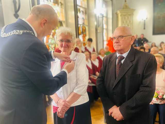 Czternaście par obchodziło złote i diamentowe gody w Ziębicach