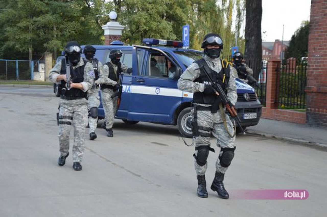 Planował zamach terrorystyczny na policjantów z Ząbkowic. 18-latek usłyszał zarzuty
