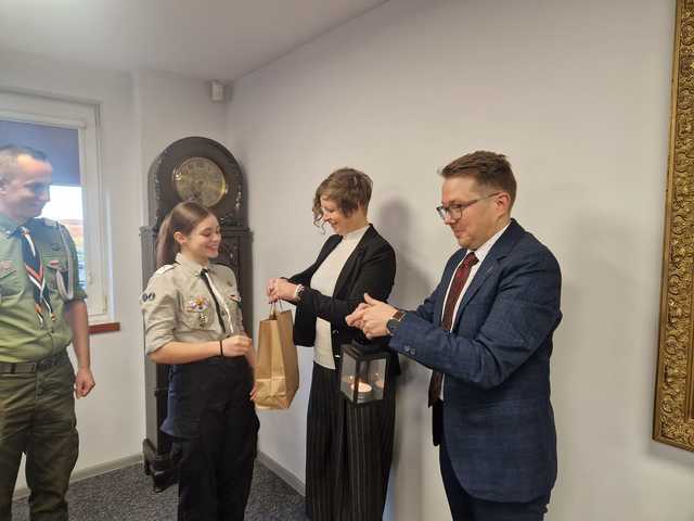 Betlejemskie Światło Pokoju zawitało do gminy Stoszowice
