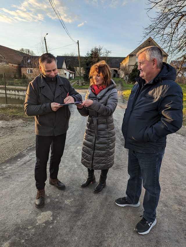 Oficjalny odbiór odbudowanych dróg w Bożnowicach