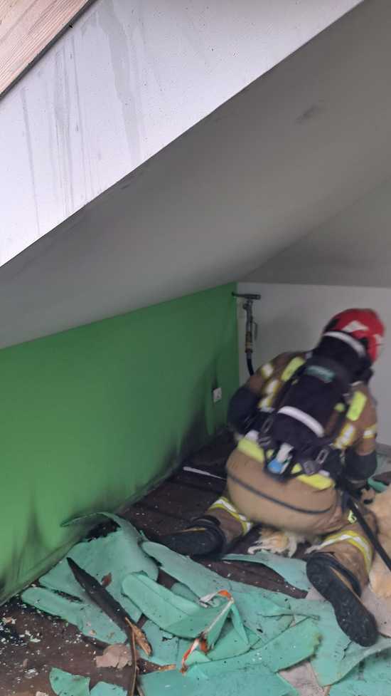 [FOTO] Płonął dom jednorodzinny w Ziębicach. Akcja gaśnicza trwała 3 godziny