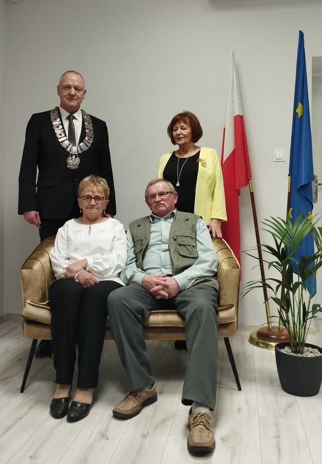 [FOTO] Złote i Diamentowe Gody mieszkańców gminy Bardo. Wręczono medale za długoletnie pożycie małżeńskie