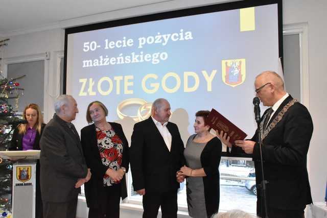 [FOTO] Złote i Diamentowe Gody mieszkańców gminy Bardo. Wręczono medale za długoletnie pożycie małżeńskie