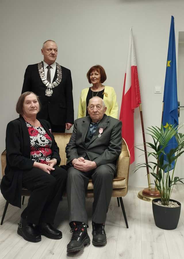 [FOTO] Złote i Diamentowe Gody mieszkańców gminy Bardo. Wręczono medale za długoletnie pożycie małżeńskie