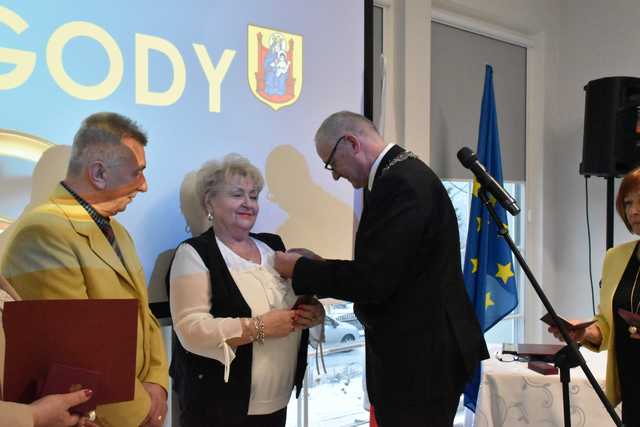 [FOTO] Złote i Diamentowe Gody mieszkańców gminy Bardo. Wręczono medale za długoletnie pożycie małżeńskie