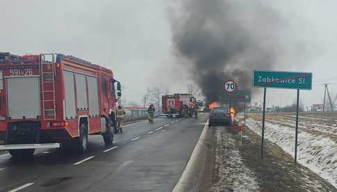 Pożar samochodu osobowego na dk8 w Ząbkowicach Śląskich