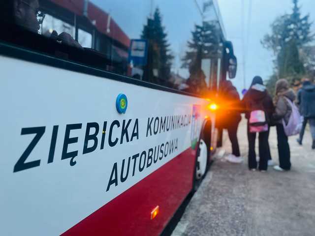 Po uruchomieniu Ziębickiej Komunikacji Autobusowej, prywatny przewoźnik zrezygnował. Co z uczniami dojeżdżającymi do szkół średnich?