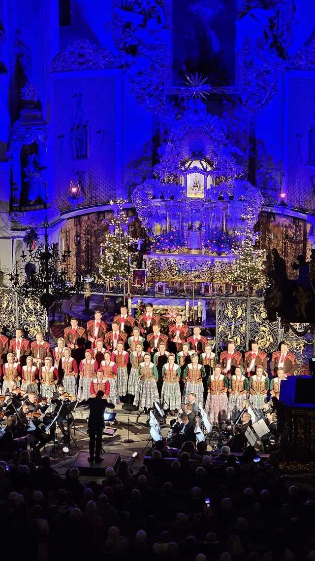 [FOTO] Świąteczna atmosfera w Bazylice Mniejszej. Koncert kolęd i pastorałek Zespołu Pieśni i Tańca Śląsk w Bardzie