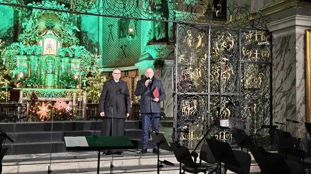 [FOTO] Świąteczna atmosfera w Bazylice Mniejszej. Koncert kolęd i pastorałek Zespołu Pieśni i Tańca Śląsk w Bardzie