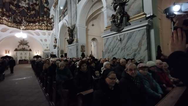 [FOTO] Świąteczna atmosfera w Bazylice Mniejszej. Koncert kolęd i pastorałek Zespołu Pieśni i Tańca Śląsk w Bardzie