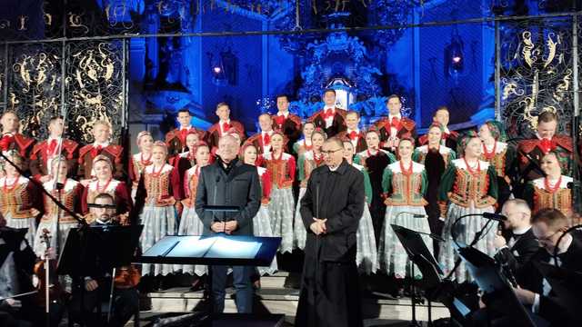 [FOTO] Świąteczna atmosfera w Bazylice Mniejszej. Koncert kolęd i pastorałek Zespołu Pieśni i Tańca Śląsk w Bardzie