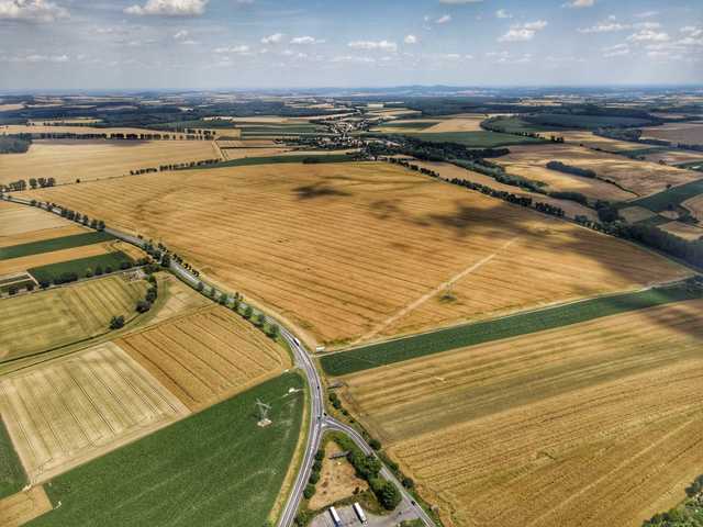 Podpisano umowy na zadania inwestycyjne w strefy przemysłowej Euro Park Ząbkowice na ponad milion złotych!