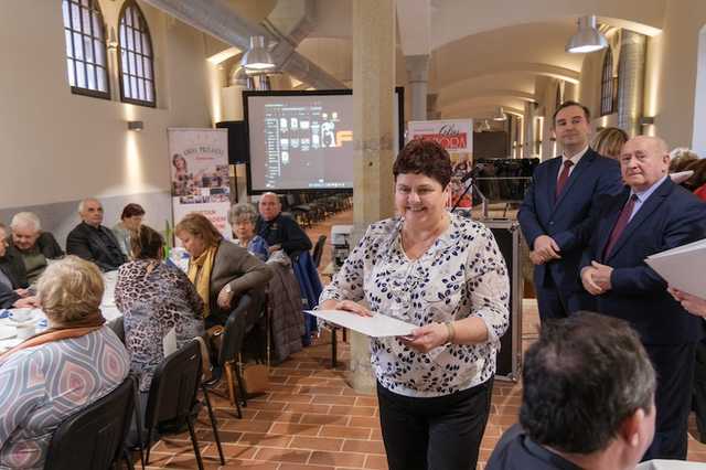 Blisko 200 mieszkańców gminy Kamieniec Ząbkowicki otrzymało ogólnopolską kartę seniora