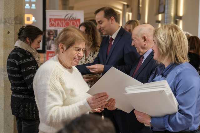 Blisko 200 mieszkańców gminy Kamieniec Ząbkowicki otrzymało ogólnopolską kartę seniora