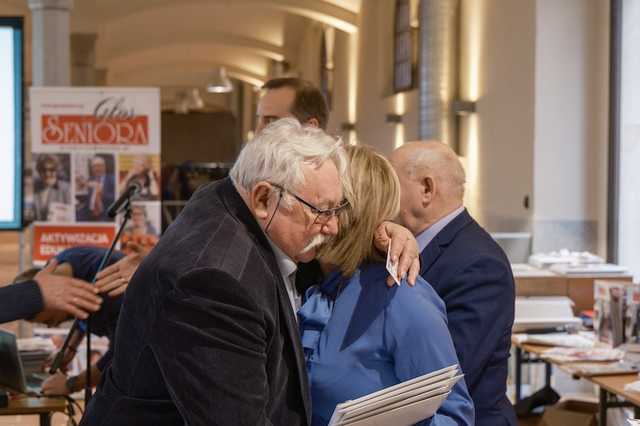 Blisko 200 mieszkańców gminy Kamieniec Ząbkowicki otrzymało ogólnopolską kartę seniora