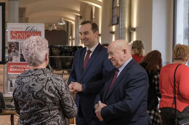 Blisko 200 mieszkańców gminy Kamieniec Ząbkowicki otrzymało ogólnopolską kartę seniora