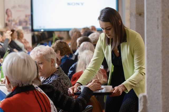 Blisko 200 mieszkańców gminy Kamieniec Ząbkowicki otrzymało ogólnopolską kartę seniora
