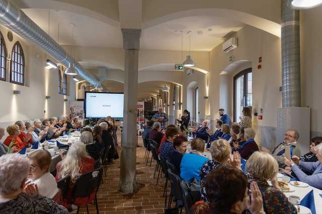 Blisko 200 mieszkańców gminy Kamieniec Ząbkowicki otrzymało ogólnopolską kartę seniora