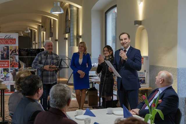 Blisko 200 mieszkańców gminy Kamieniec Ząbkowicki otrzymało ogólnopolską kartę seniora