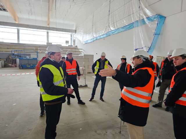 Praca wre na budowie hali sportowo-widowiskowej w Ziębicach