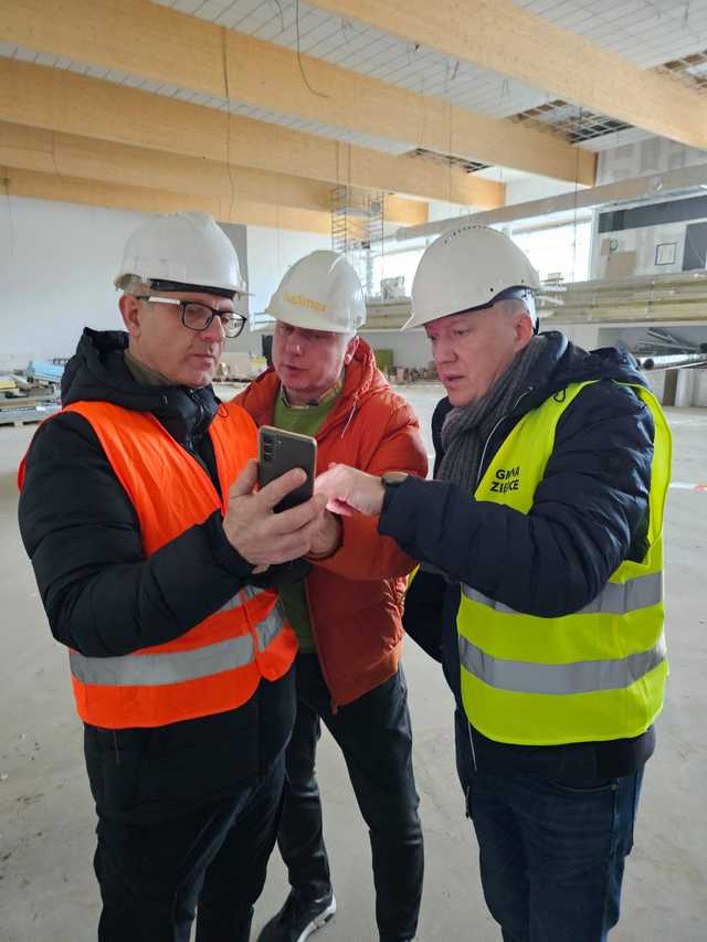 Praca wre na budowie hali sportowo-widowiskowej w Ziębicach