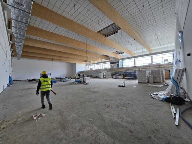 Praca wre na budowie hali sportowo-widowiskowej w Ziębicach