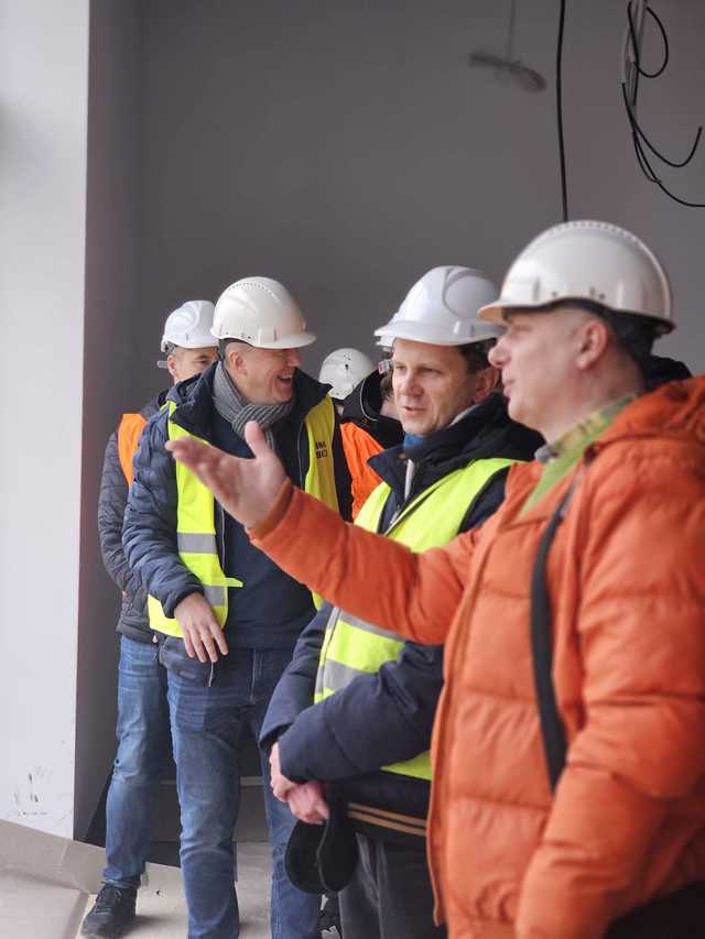 Praca wre na budowie hali sportowo-widowiskowej w Ziębicach