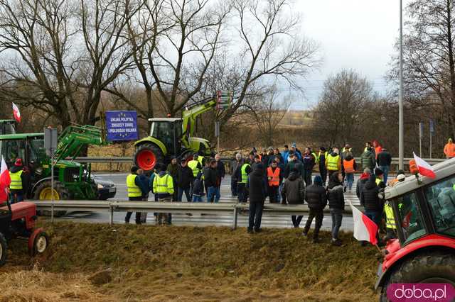  Protest rolników w Ząbkowicach Śląskich. Na ósemkę wyjechało prawie 200 traktorów 