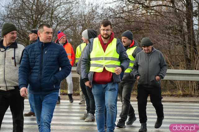  Protest rolników w Ząbkowicach Śląskich. Na ósemkę wyjechało prawie 200 traktorów 