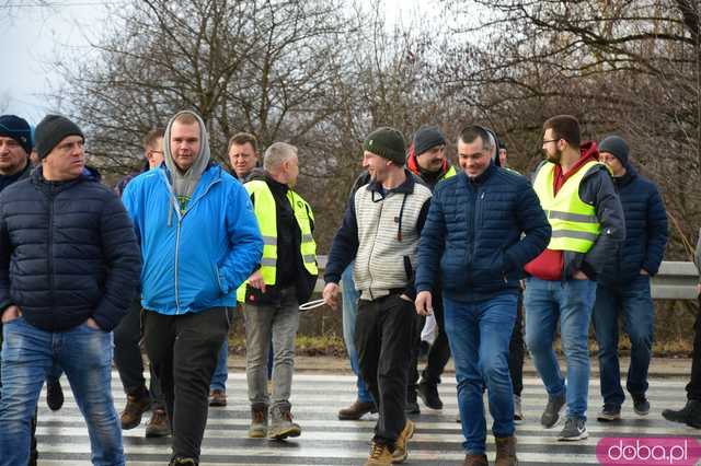  Protest rolników w Ząbkowicach Śląskich. Na ósemkę wyjechało prawie 200 traktorów 