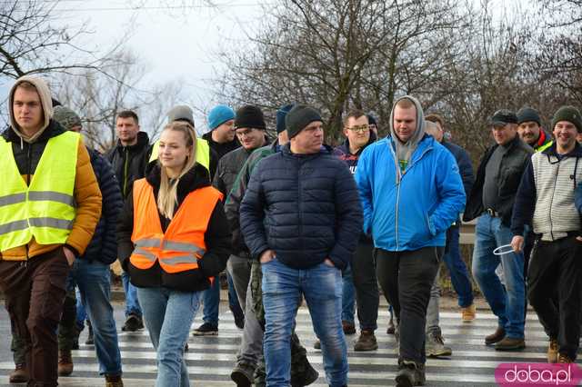  Protest rolników w Ząbkowicach Śląskich. Na ósemkę wyjechało prawie 200 traktorów 