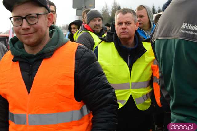  Protest rolników w Ząbkowicach Śląskich. Na ósemkę wyjechało prawie 200 traktorów 