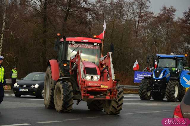  Protest rolników w Ząbkowicach Śląskich. Na ósemkę wyjechało prawie 200 traktorów 