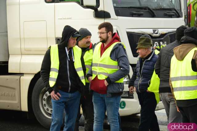  Protest rolników w Ząbkowicach Śląskich. Na ósemkę wyjechało prawie 200 traktorów 