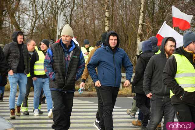  Protest rolników w Ząbkowicach Śląskich. Na ósemkę wyjechało prawie 200 traktorów 