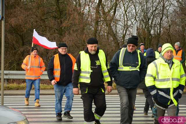  Protest rolników w Ząbkowicach Śląskich. Na ósemkę wyjechało prawie 200 traktorów 