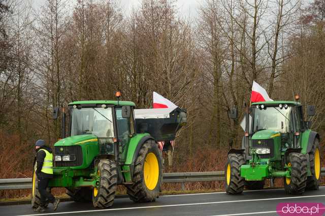  Protest rolników w Ząbkowicach Śląskich. Na ósemkę wyjechało prawie 200 traktorów 