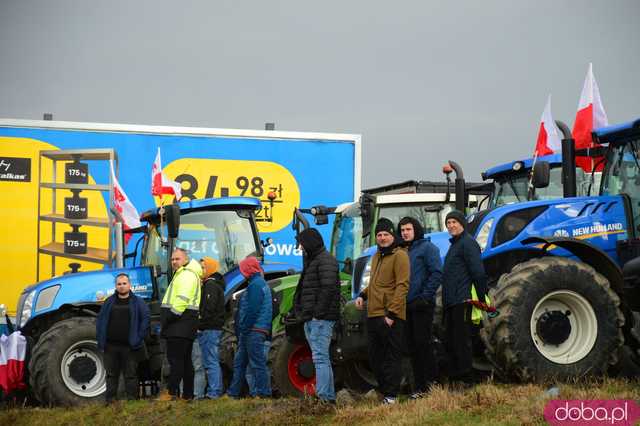  Protest rolników w Ząbkowicach Śląskich. Na ósemkę wyjechało prawie 200 traktorów 