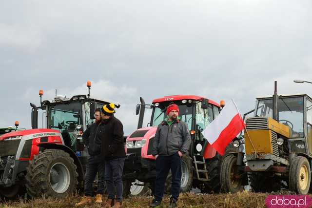  Protest rolników w Ząbkowicach Śląskich. Na ósemkę wyjechało prawie 200 traktorów 