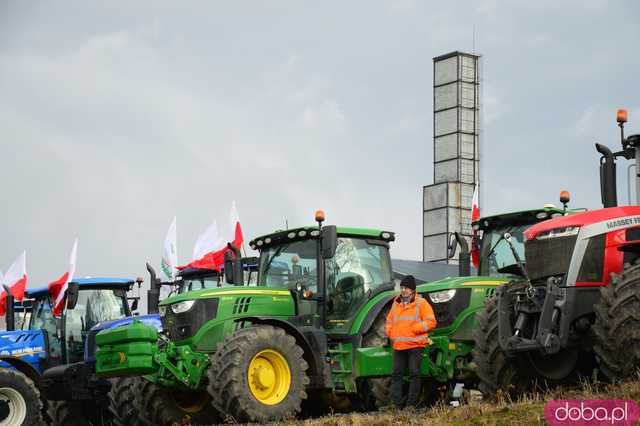  Protest rolników w Ząbkowicach Śląskich. Na ósemkę wyjechało prawie 200 traktorów 