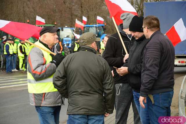  Protest rolników w Ząbkowicach Śląskich. Na ósemkę wyjechało prawie 200 traktorów 