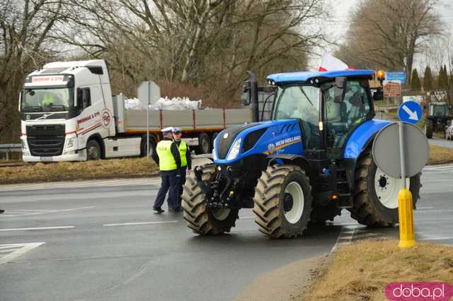  Protest rolników w Ząbkowicach Śląskich. Na ósemkę wyjechało prawie 200 traktorów 