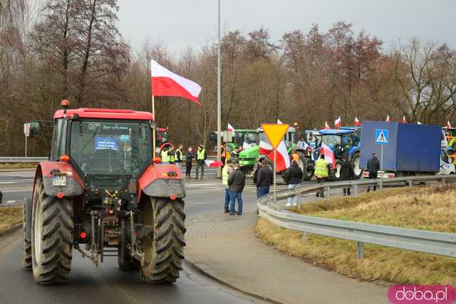  Protest rolników w Ząbkowicach Śląskich. Na ósemkę wyjechało prawie 200 traktorów 