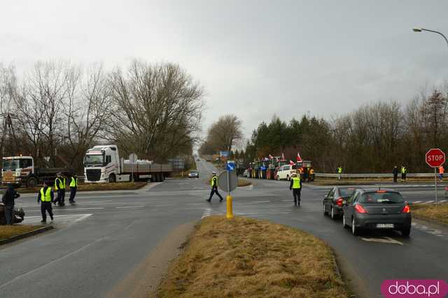  Protest rolników w Ząbkowicach Śląskich. Na ósemkę wyjechało prawie 200 traktorów 