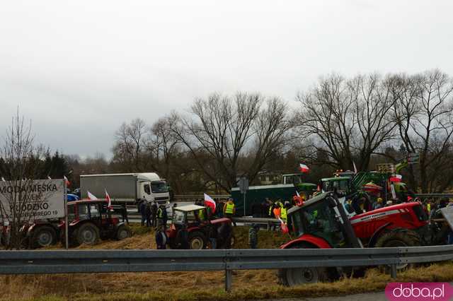  Protest rolników w Ząbkowicach Śląskich. Na ósemkę wyjechało prawie 200 traktorów 